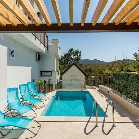 House Luce With Pool Apartment Čisla Exterior foto