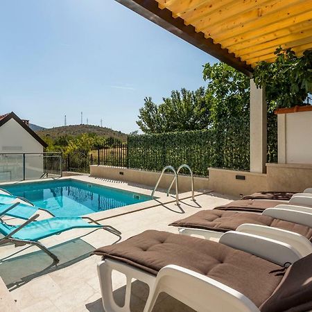 House Luce With Pool Apartment Čisla Exterior foto