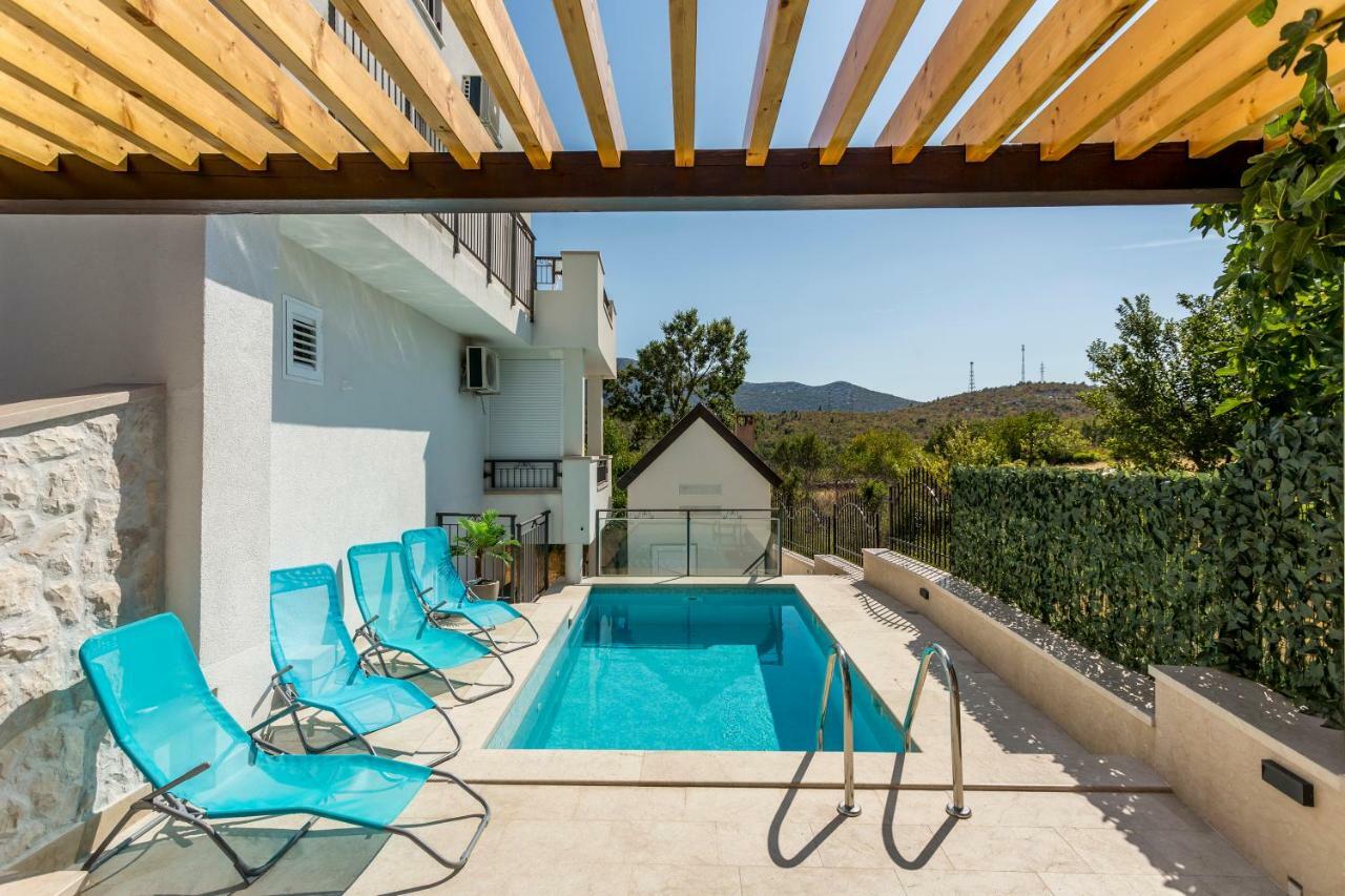House Luce With Pool Apartment Čisla Exterior foto
