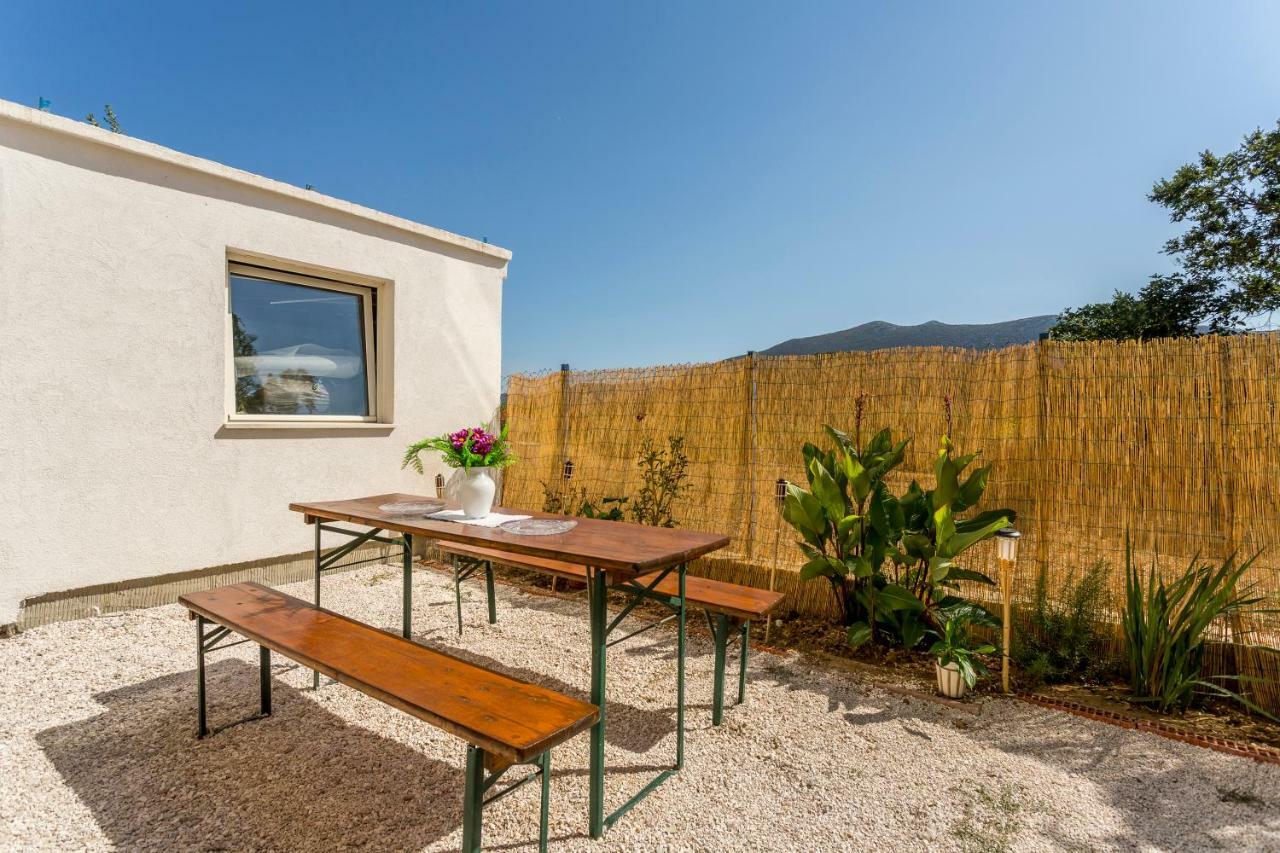 House Luce With Pool Apartment Čisla Exterior foto