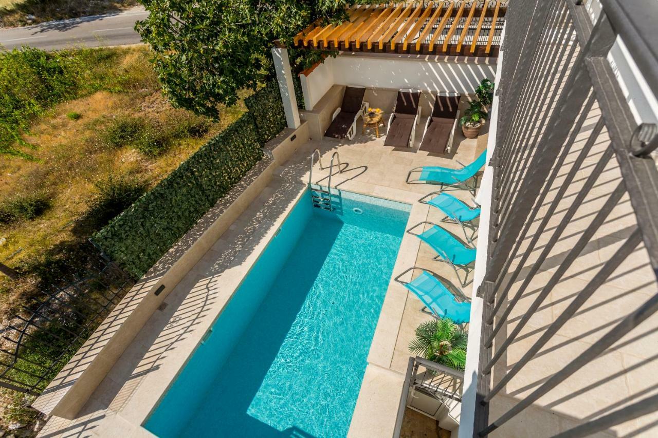 House Luce With Pool Apartment Čisla Exterior foto