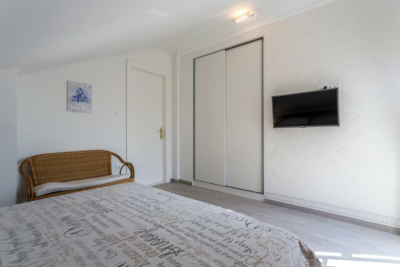 House Luce With Pool Apartment Čisla Exterior foto