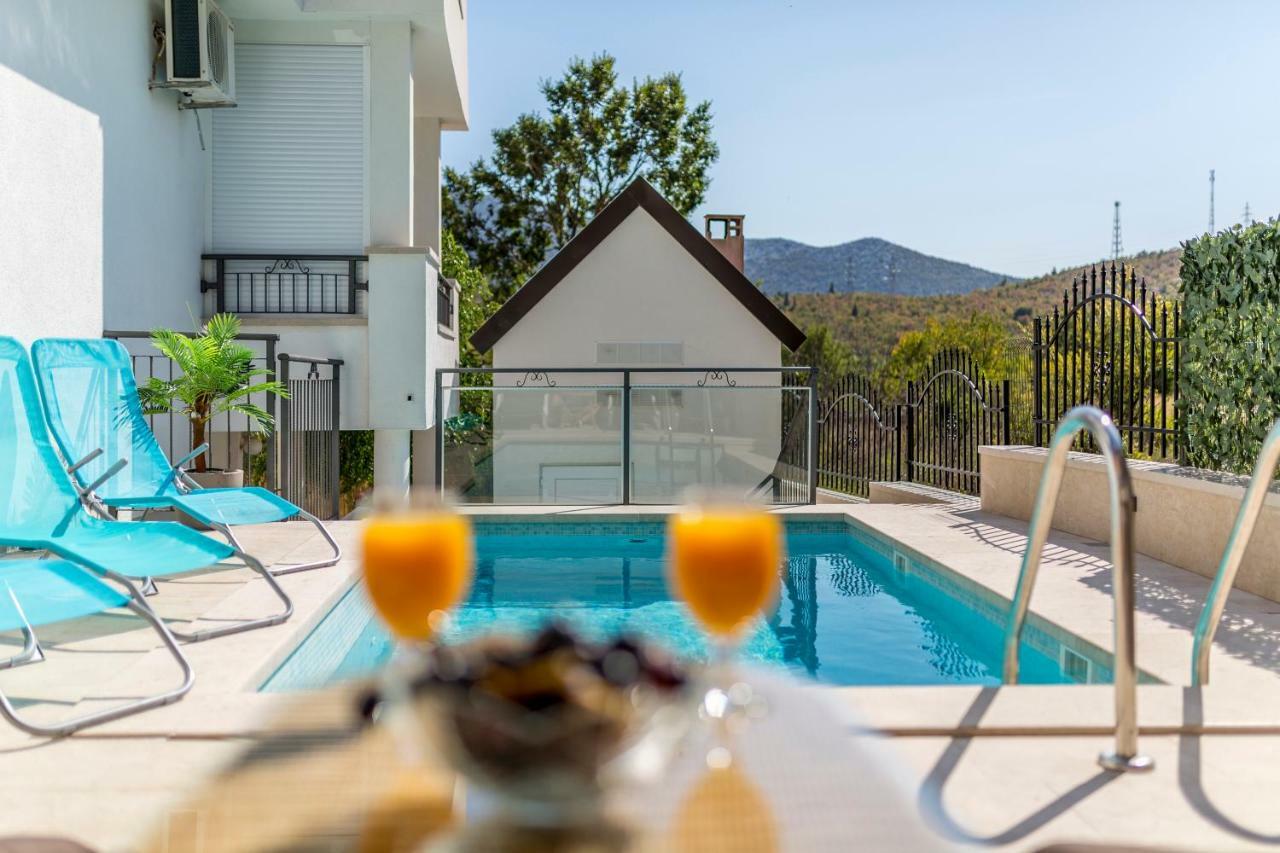 House Luce With Pool Apartment Čisla Exterior foto
