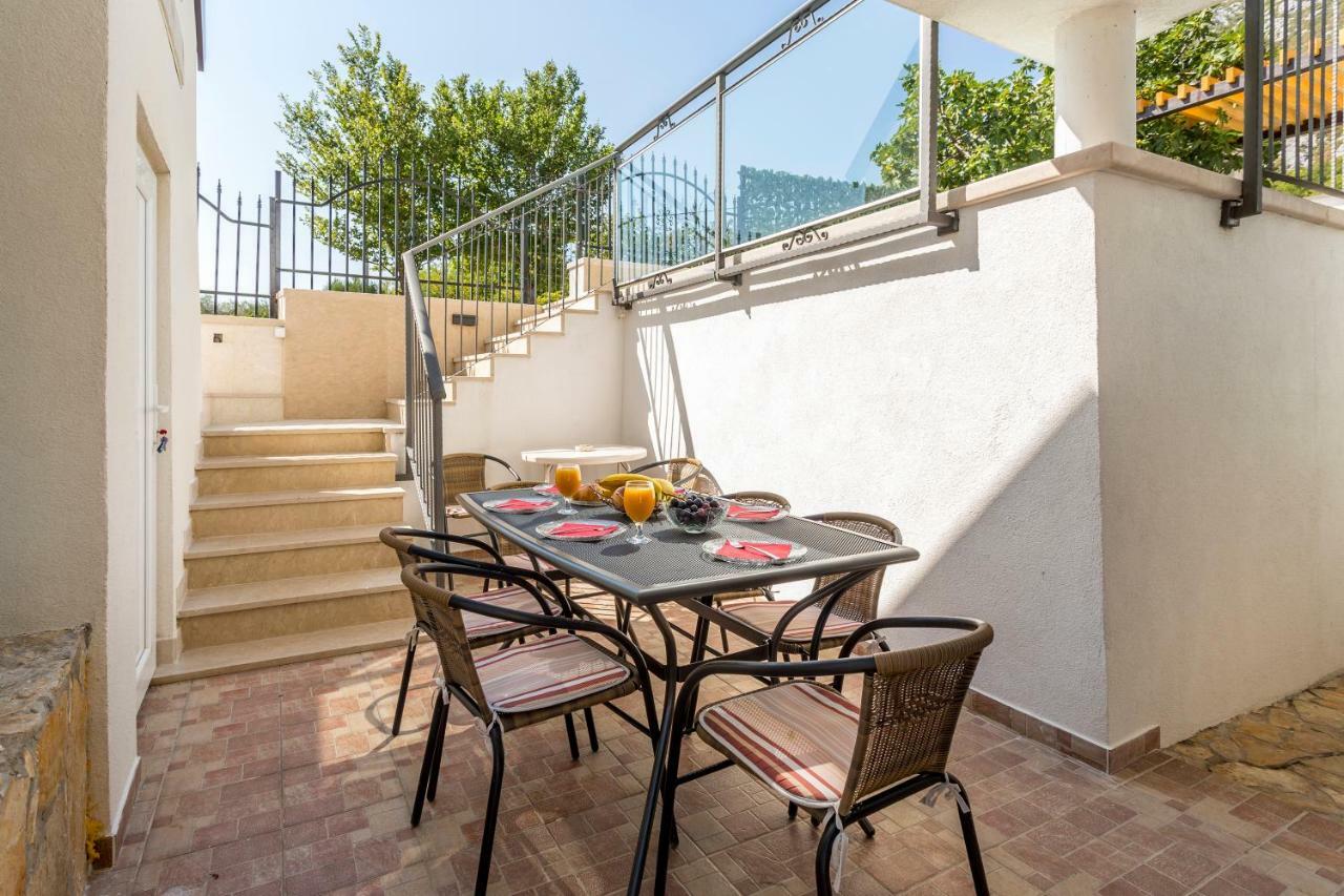 House Luce With Pool Apartment Čisla Exterior foto